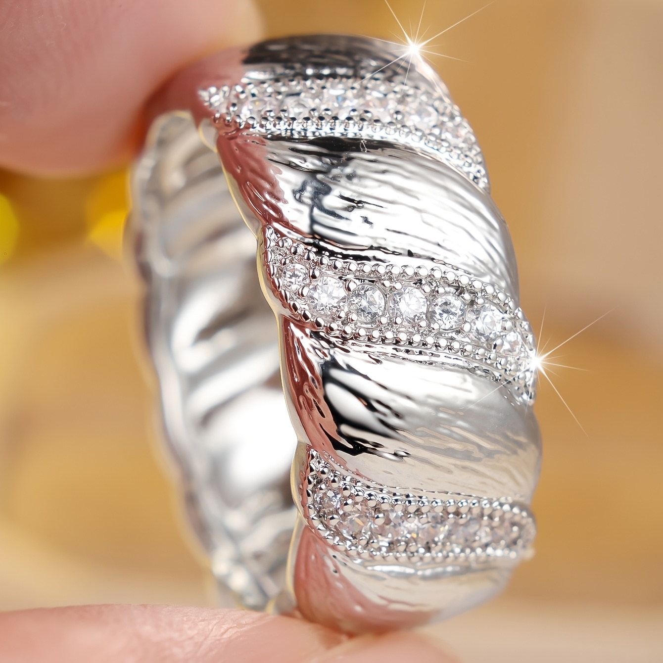Women's Elegant Round White Zirconia Inlay Ring